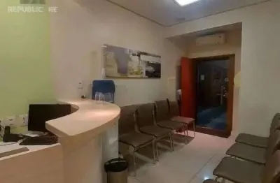 Escritório à venda no bairro independência com área útil de 55m² disponíveis.