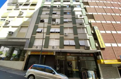 Apartamento à venda no centro histórico com 1 quarto e 45 m² de área útil.