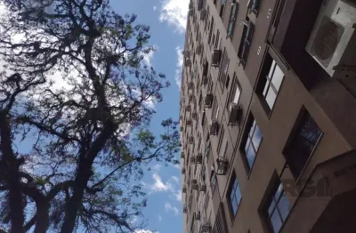 Apartamento à venda no centro histórico com 53 m² e 1 dormitório/quarto disponível.