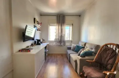 Apartamento à venda no centro histórico com 68 m² e 2 dormitórios/quartos disponíveis.