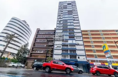 Apartamento à venda no centro histórico com 146 m² e 3 dormitórios/quartos disponíveis.