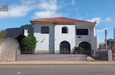 Casa residencial à venda no bairro Floresta com 510 m² e 3 dormitórios/quartos.