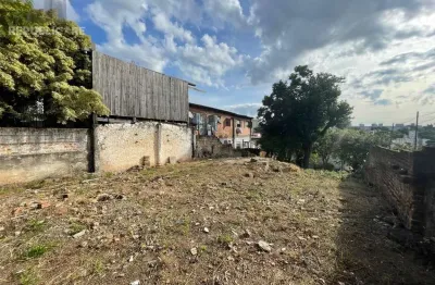 Terreno à venda no bairro Santo Antônio, ideal para construção e investimento.