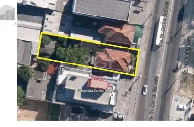 Terreno em medianeira à venda com área de 484 m², ideal para seu projeto.