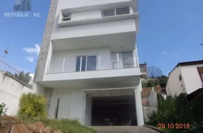 Casa residencial à venda em teresópolis com 217 m² e 3 dormitórios/quartos disponíveis.