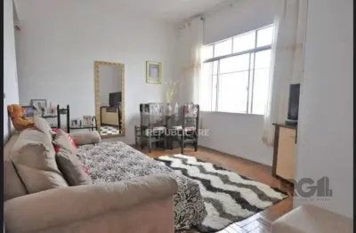 Apartamento à venda no centro histórico com 46 m² e 1 dormitório/quarto disponível.