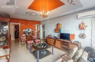 Apartamento à venda no centro histórico com 125 m² e 2 dormitórios/quartos disponíveis.