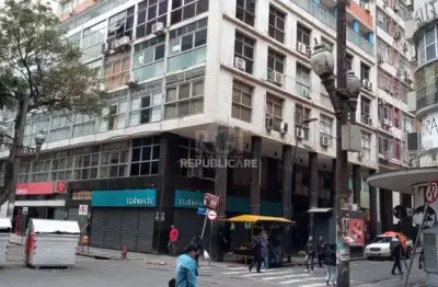 Escritório à venda no centro histórico com 37 m² de área privativa disponível.