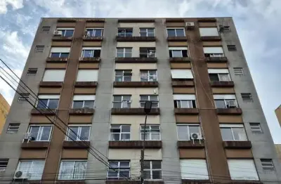 Apartamento à venda no centro histórico com 32 m² e 1 dormitório/quarto disponível.