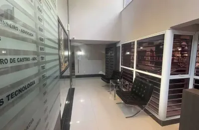 Escritório à venda no centro histórico com 29 m² de área útil disponível.