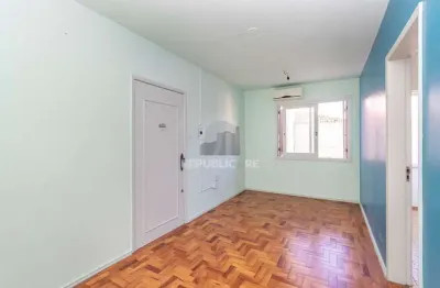Apartamento à venda no bairro azenha com 58 m² e 2 dormitórios/quartos disponíveis.