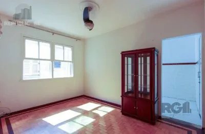Apartamento à venda no menino deus com 66m² e 2 dormitórios/quartos disponíveis.