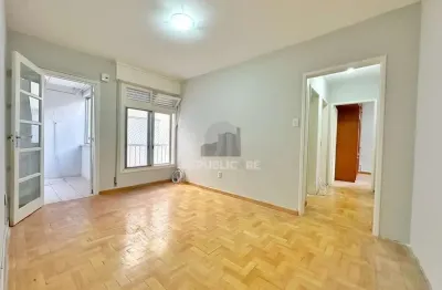 Apartamento à venda no menino deus, 3 dormitórios, 70 m² de área útil disponível.