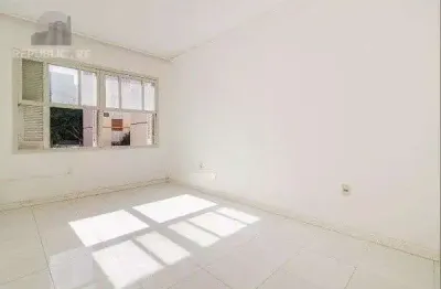 Apartamento à venda no menino deus com 64m² e 2 dormitórios/quartos disponíveis.