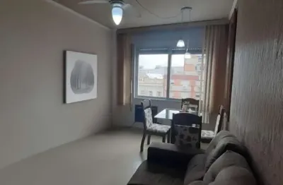 Apartamento à venda no centro histórico com 49 m² e 1 dormitório/quarto disponível.
