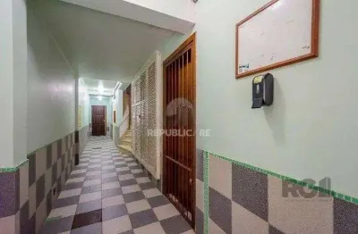 Apartamento à venda no centro histórico com 56 m² e 1 dormitório/quarto disponível.