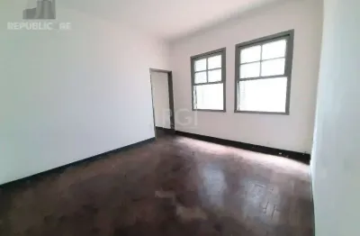 Apartamento à venda no bairro floresta com 55 m² e 2 dormitórios/quartos disponíveis