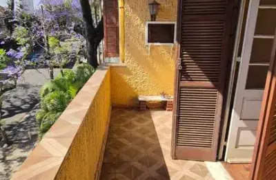 Apartamento à venda no bairro petrópolis com 3 dormitórios e 94 m² de área útil.