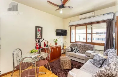 Apartamento à venda no centro histórico com 58m² e 2 dormitórios/quartos disponíveis.