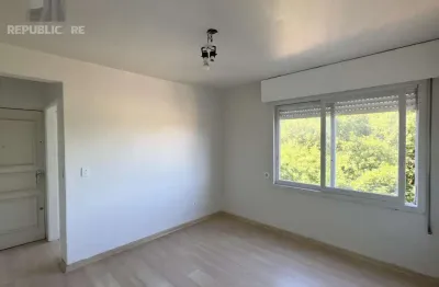 Apartamento à venda no centro histórico com 40m² e 1 dormitório/quarto disponível.