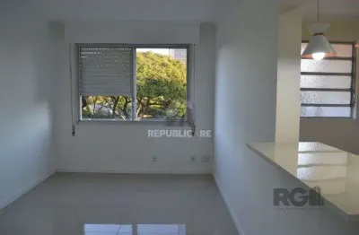 Apartamento à venda no centro histórico com 44m² e 1 dormitório/quarto disponível.