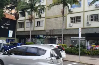 Apartamento à venda no bairro moinhos de vento com 62 m² e 2 dormitórios/quartos.