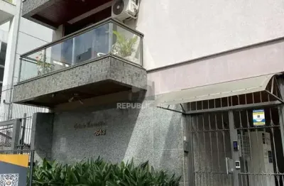 Apartamento à venda no bairro menino deus com 3 dormitórios e 198 m² de área útil