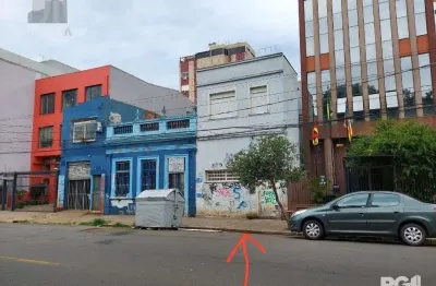 Edifício comercial à venda no centro histórico com área de 154m² disponível!