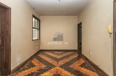 Apartamento à venda no centro histórico com 85 m² e 3 dormitórios/quartos.