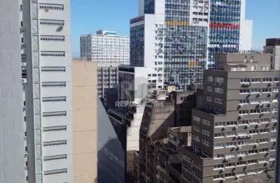 Apartamento à venda no centro histórico com 1 dormitório e 31m² de área útil.
