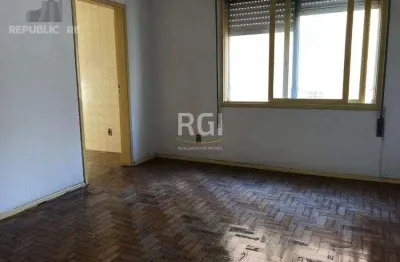Apartamento à venda no centro histórico com 40 m² e 1 dormitório/quarto disponível.
