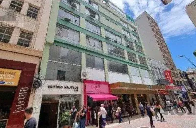 Apartamento à venda no centro histórico com 23 m² e 1 dormitório/quarto disponível.