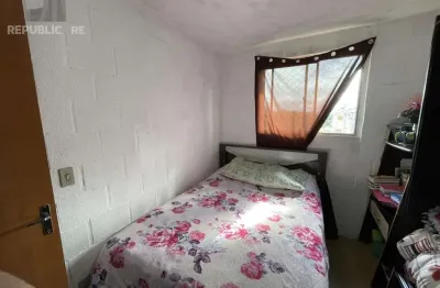 Apartamento à venda no bairro Rubem Berta com 42 m² e 2 dormitórios/quartos.