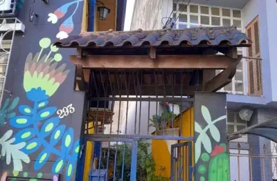 Casa residencial à venda na cidade baixa com 116 m² e 3 dormitórios/quartos disponíveis.