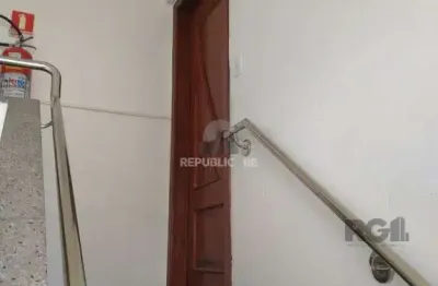 Apartamento à venda no bairro teresópolis, 1 dormitório e 45 m² úteis.