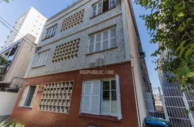 Apartamento à venda no menino deus - 32 m² com 1 dormitório/quarto disponível.