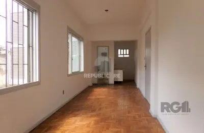 Apartamento à venda no bairro partenon com 1 dormitório e 29 m² de área útil