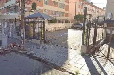 Terreno/lote em venda no bairro menino deus, com área disponível para construção.