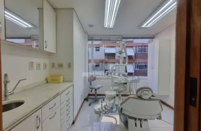 Escritório à venda no menino deus com 43 m² de área útil disponível.