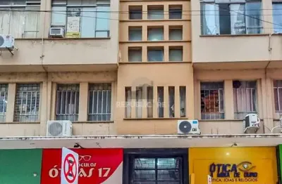 Edifício à venda no centro histórico com 69 m² de área útil para investimento.
