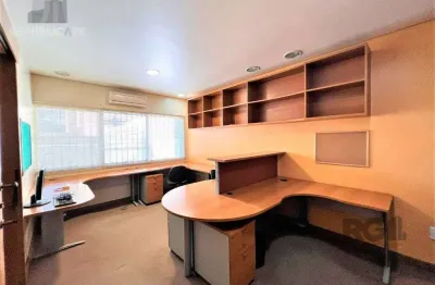 Escritório à venda na cidade baixa com área útil de 50 m², uma excelente oportunidade.