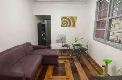 Apartamento à venda no centro histórico com 1 quarto e 41 m² de área útil.
