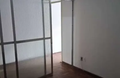 Escritório à venda no centro histórico com 32 m² de área útil disponível.