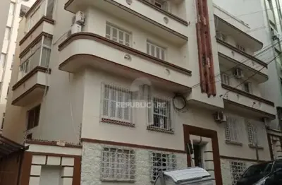 Apartamento à venda no centro histórico com 80 m² e 3 dormitórios/quartos disponíveis.