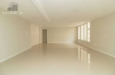 Apartamento à venda em moinhos de vento com 3 dormitórios/quartos e 147 m² úteis