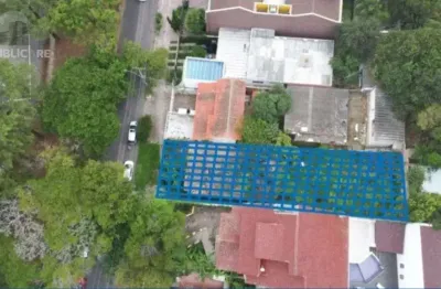 Terreno à venda no bairro chácara das pedras com área construída disponível.