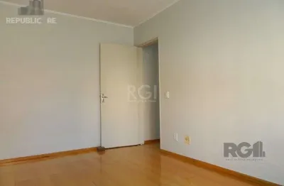 Apartamento à venda no bairro azenha com 73 m² e 2 dormitórios/quartos disponíveis.
