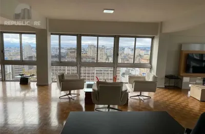 Apartamento à venda no centro histórico com 289 m² e 3 dormitórios/quartos disponíveis.