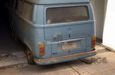 Garagem à venda no bairro menino deus com área de 13 m² disponível para compra.