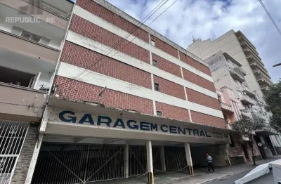 Garagem à venda no centro histórico com ampla área para estacionamento